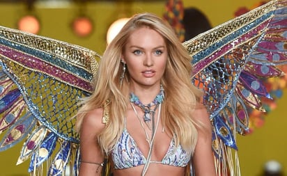 Modelo de Victoria’s Secret presume figura irreal en microbikini durante sesión