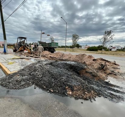 SIMAS trabaja en fuga de aguas negras industrial