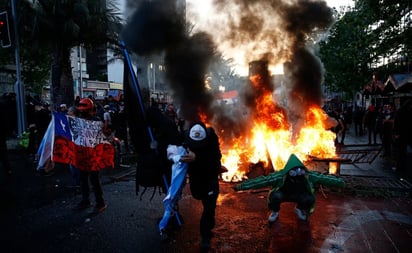 Con casi 200 detenidos y más de 40 heridos, Chile conmemora 3 años del inicio de protestas sociales