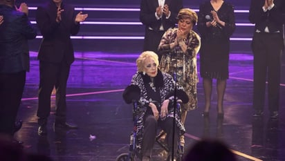 Silvia Pinal, presente en su homenaje durante los Premios Metropolitanos