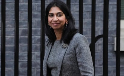 Dimite ministra británica de Interior, Suella Braverman