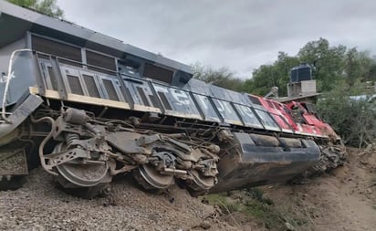 Se descarrila tren por choque con tráiler en Apaxco; hay 4 lesionados