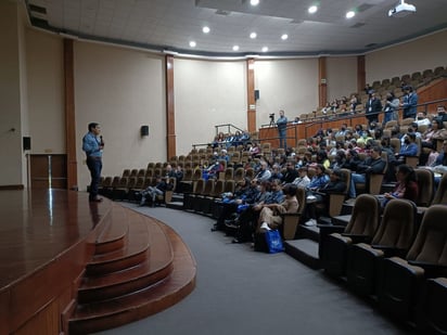 UAdeC presencio congreso de geoquímica