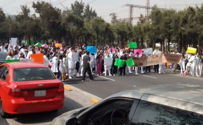 Estudiantes del IPN bloquean Insurgentes Norte, por segundo día