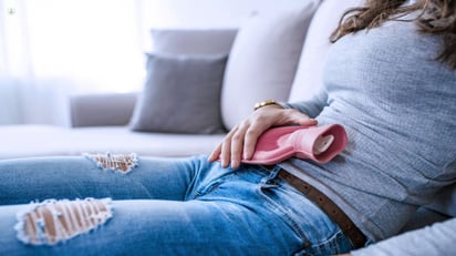 Cinco alimentos que te ayudarán con los cólicos menstruales