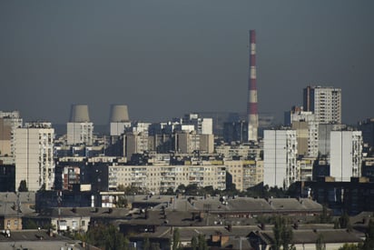 Ucrania ordena ahorro de electricidad por bombardeos rusos contra su red