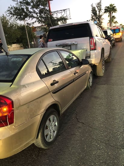 Mujer provoca choque por alcance y su hija queda lesionada en Monclova 