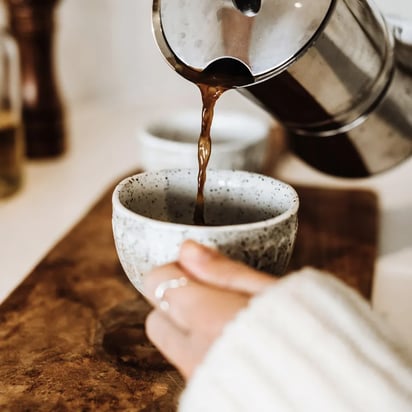 Usos de café en la belleza que debes poner a prueba