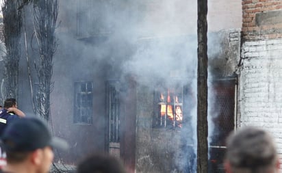 Explosión de pipa por choque con tren en Aguascalientes deja 15 casas con pérdida total