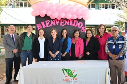  Asiste primera dama a feria de la salud al Cecytec