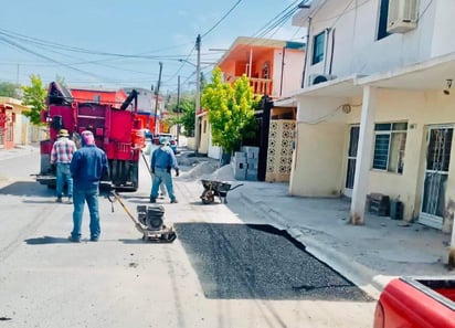 Bacheo en Monclova, mantiene vialidades en buen estado.