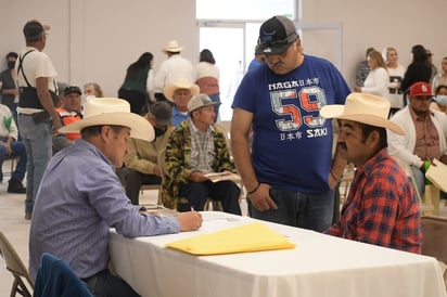 Navences aprovechan los módulos de Registro Agrario Nacional