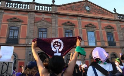 Denuncian a médico de IMSS Zapata de hostigamiento y acoso sexual contra estudiantes y pacientes