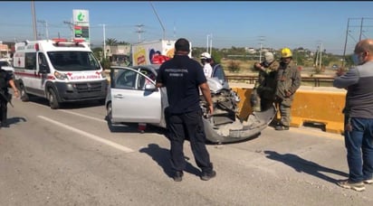 Conductor se impacta detrás de una barredora 