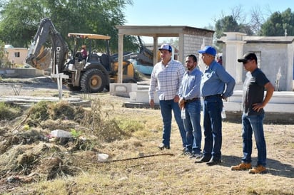 Trabajadores de presidencia y el DIF, apoyan en labores de limpieza