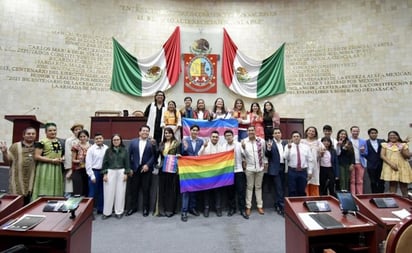 El Congreso de Oaxaca realiza el primer Parlamento LGBTIQ+ a nivel nacional: El parlamento se instaló con integrantes de la organización LGBT + Rights México donde dieron a conocer sus propuestas con la fi