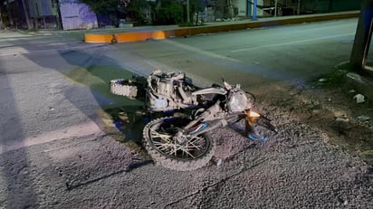 Abandona a sus amigos tras protagonizar choque con una moto