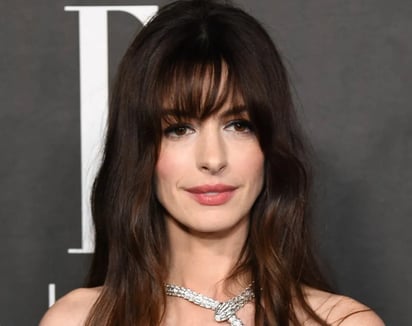 Anne Hathaway trae de vuelta el flequillo francés