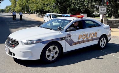 Adolescente reparte en escuela de Florida 13,500 dólares robados a su abuela