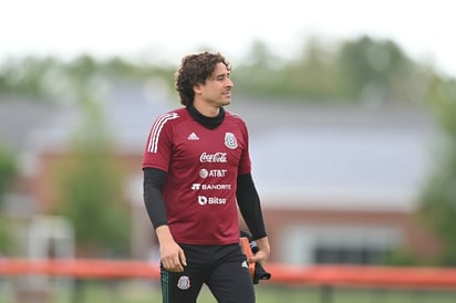 Guillermo Ochoa se reporta con el Tri