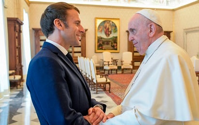 Macron pide al papa Francisco que medie entre Putin y Biden