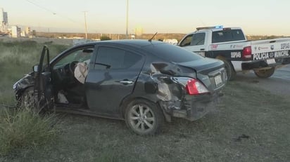 Conductora se estrella contra tráiler en la 57