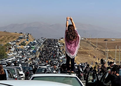 Fuerzas de seguridad disparan a manifestantes tras homenaje a Amini en Irán