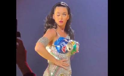 Katy Perry aprovecha momento con su ojo para promover su show