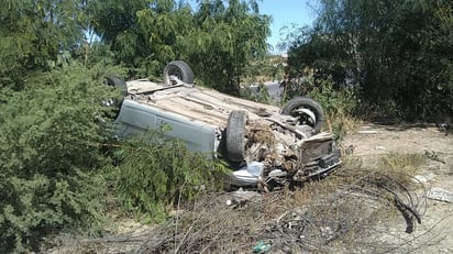 Tres lesionados deja volcadura en Frontera