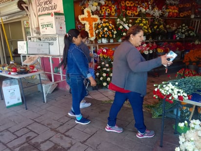 Florerías de Piedras Negras alistan ventas para el Día de Muertos