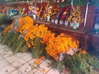 Florerías de Piedras Negras ya listas con las ventas del Día de Muertos