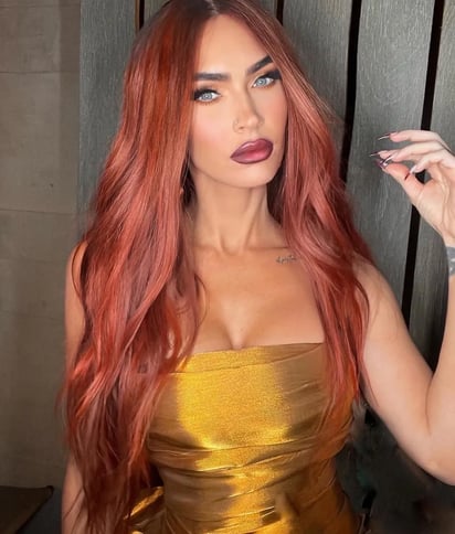 Megan Fox se tiñe el cabello rojo ponche, la sensación otoñal