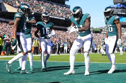 Eagles destroza a Steelers y mantienen su invicto