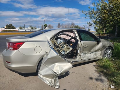 Conductor ignora alto y protagoniza potente choque en Monclova 