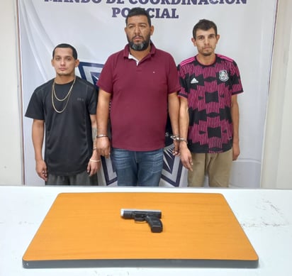 Detienen a 3 que amenazaban con arma de juguete