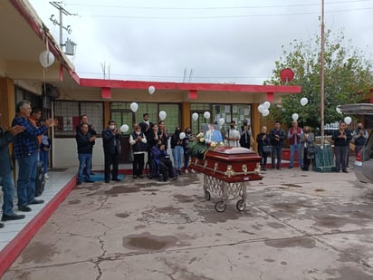 Director de la preparatoria Justo Sierra de Monclova es homenajeado en la institución 