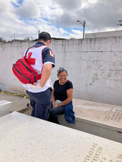 Mujer cae en tumba en el panteón Guadalupe de Monclova 