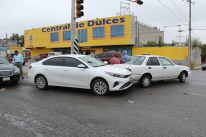 No guarda su distancia y provoca choque por alcance en Monclova 