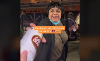 ¡Ingenio mexicano!: Joven da cervezas como 'calaverita de adulto' y se vuelve viral en TikTok