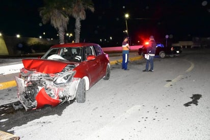 Encontronazo de dos vehículos deja dos personas lesionadas