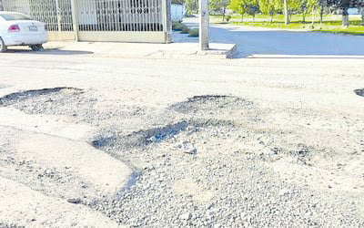 Grandes baches inundan en las calles de Monclova