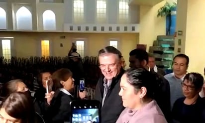 Entre gritos de '¡Presidente, Presidente!', acude Ebrard a encuentro con mujeres en la CDMX