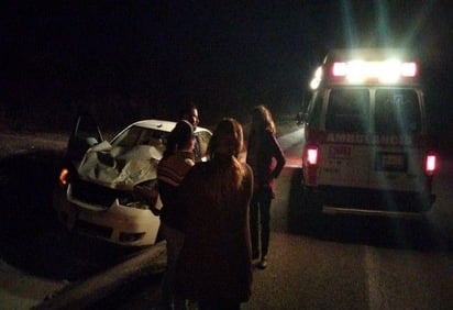 Familia choca contra vaca en la carretera No.2