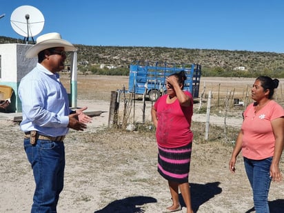 Alcalde Beto Villarreal recorre el ejido Cuates de Austraila 