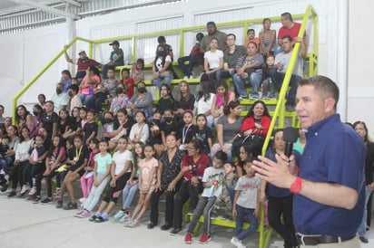 Hugo Lozano entrega rehabilitado gimnasio 'Juan Garza'