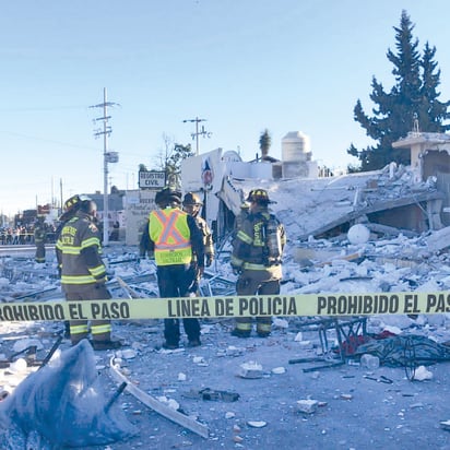 Explosión derriba dos locales comerciales 