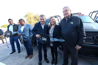 Alcaldesa recibe 3 patrullas más para brindar seguridad