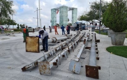 Obras Públicas ya instala el  pino navideño