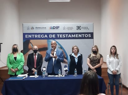 Ayuntamiento de Monclova entrega los testamentos que fueron tramitados durante septiembre