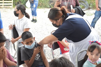 Nava aplicó vacunas contra COVID-19 en Venustiano Carranza